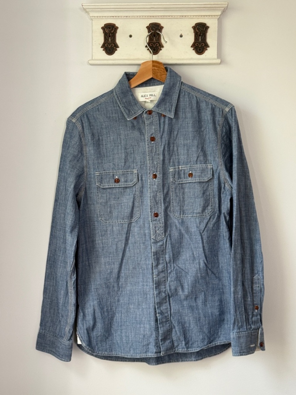 Alex Mill Denim-Style Button-Down Shirt in Blue Jeans washed Cotton Classic